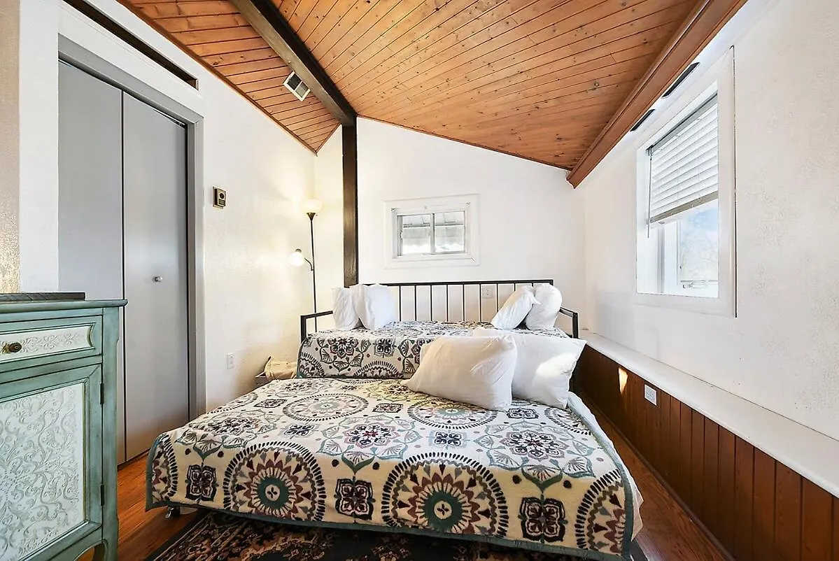 Villa Quiet Loft Sleeps 4, Bright, Beautiful, With Parking Pittsburgh 0*,