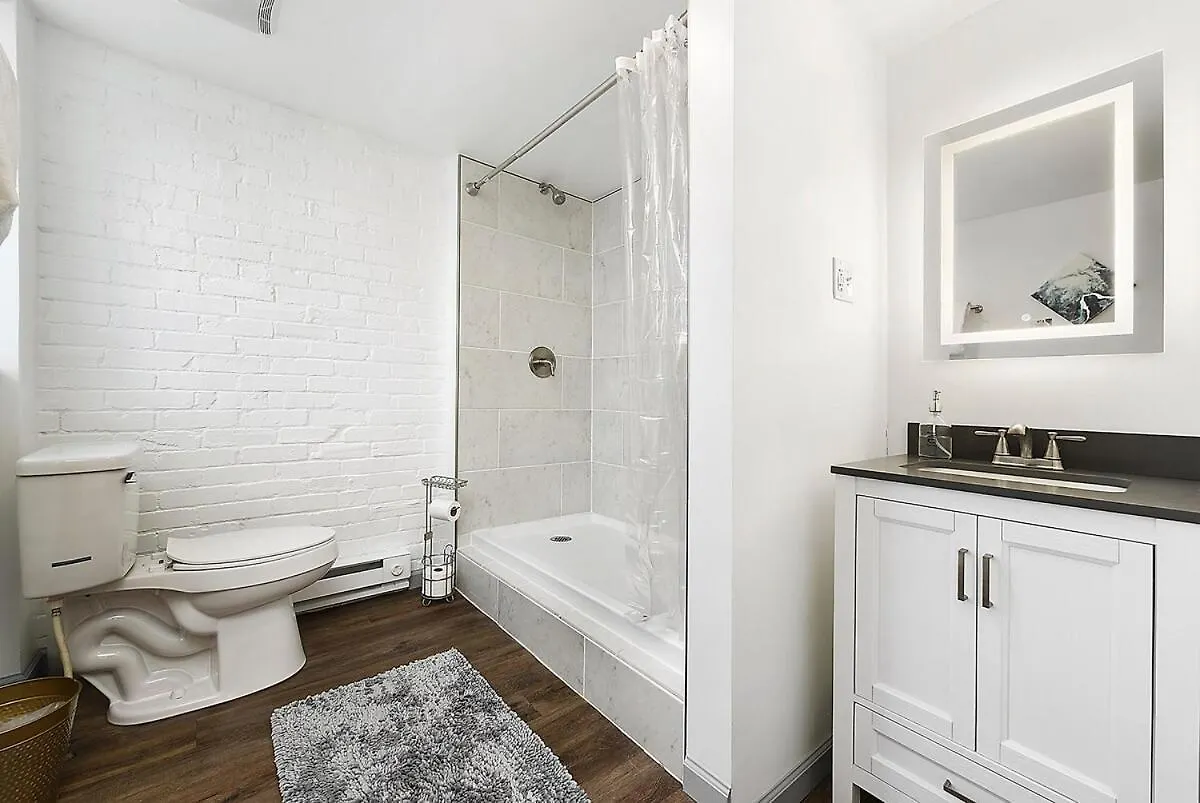 Villa Quiet Loft Sleeps 4, Bright, Beautiful, With Parking Pittsburgh